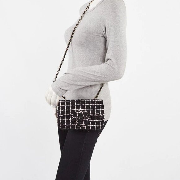 Chanel Black/Pink Wood Tweed Camellia Small Flap Bag - Picture 2 of 11